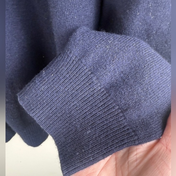 J.CREW Men's 100% Italian Cashmere V-Neck Sweater in Navy Blue Size LARGE - Picture 4 of 10